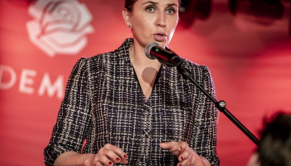 Statsminister Mette Frederiksens (S) svar på spørgsmål er med til at forstørre sagen om forsvundne sms'er i minksagen, vurderer Hans Engell. (Arkivfoto)