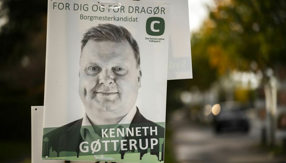Kenneth Gøtterum nupper borgmesterkæden fra Venstres Helle Barth.