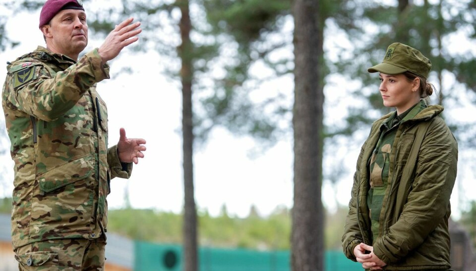 Prinsesse Ingrid Alexandra ses her sammen med specialstyrkernes øverstkommanderende, Oberst Lars Lilleby. Prinsesse Ingrid Alexandra ses her sammen med specialstyrkernes øverstkommanderende, Oberst Lars Lilleby.