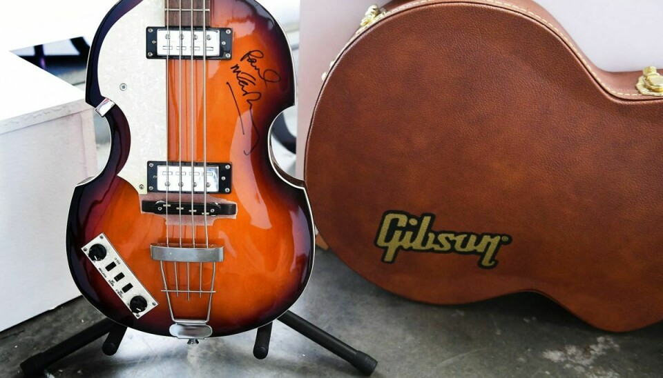 Paul McCartneys signerede bass.