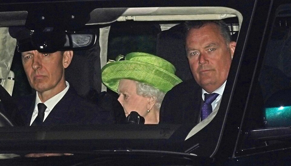 Her ses dronning Elizabeth for første gang siden indlæggelsen. Hun deltog ved sine oldebørns barnedåb. Her ses dronning Elizabeth for første gang siden indlæggelsen. Hun deltog ved sine oldebørns barnedåb.