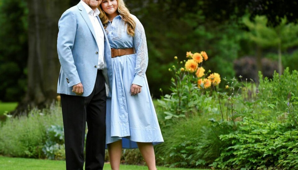 Kronprinsesse Catharina-Amalia ses her sammen med sin far, kong Willem-Alexander af Holland. Kronprinsesse Catharina-Amalia ses her sammen med sin far, kong Willem-Alexander af Holland.
