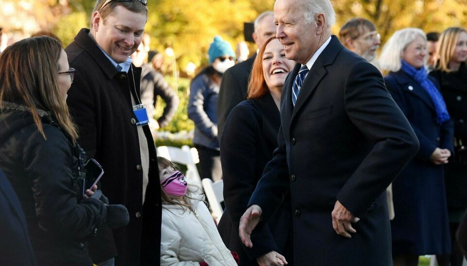 Præsidenten hilste på de fremmødte i Det Hvide Hus' rosenhave.