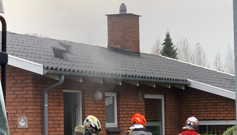 Kvinde brændt inde i villa Politiet fik anmeldelsen om branden torsdag formiddag. Brandvæsenet fandt en død person i villaen