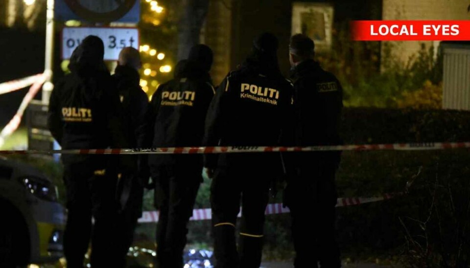 En af mændene er i kritisk tilstand, imens den anden mand er alvorligt tilskadekommen. En af mændene er i kritisk tilstand, imens den anden mand er alvorligt tilskadekommen.