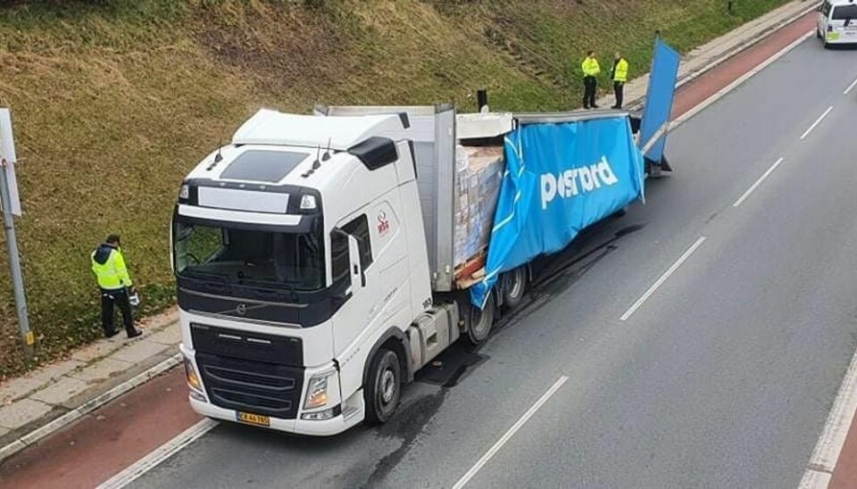 Falck Sjælland havde til opgave at fjerne lastbilen.