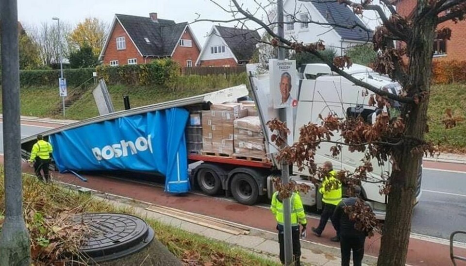 PostNord-lastbilen er i store problemer i Slagelse.