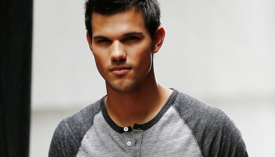 Taylor Lautner skal giftes med sin kæreste, som han deler fornavn med. Taylor Lautner skal giftes med sin kæreste, som han deler fornavn med.