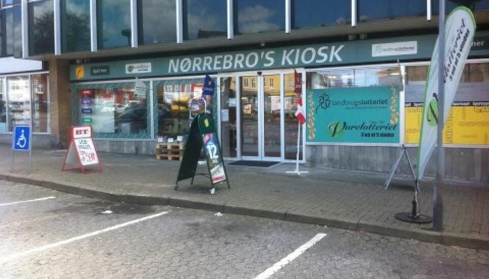Kioskejeren Rosa Benkjer er bange for, at vinderkuponen aldrig bliver indløst. Kioskejeren Rosa Benkjer er bange for, at vinderkuponen aldrig bliver indløst.