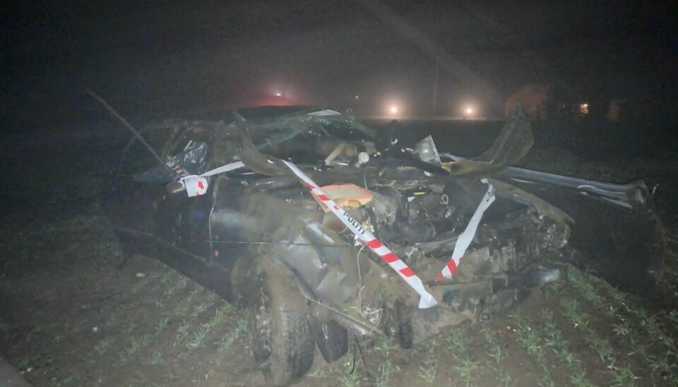 Bilen er totalt smadret. Bilen er totalt smadret.