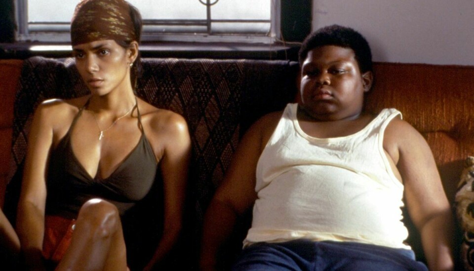 Coronji Calhoun ses her sammen med Halle Barry i filmen Monster's Ball fra 2001.
