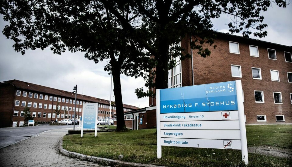 Da den 24-årige mand blev skudt af politiet efter at have stukket en tilfældig 72-årig mand, blev han kørt til Nykøbing Falster Sygehus, men hans liv stod ikke til at redde (Arkivfoto).