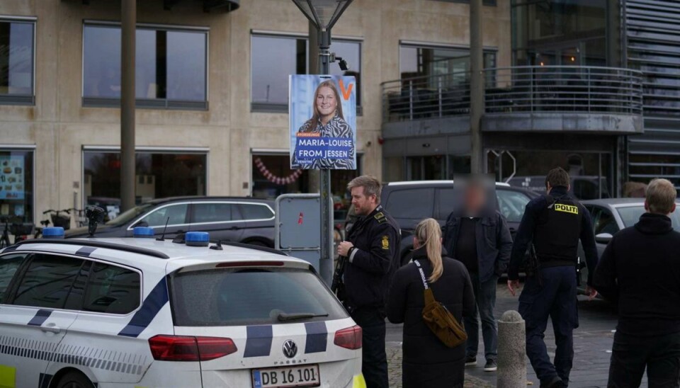 Politiet har været massivt til stede ved Haderslev Bibliotek. Politiet har været massivt til stede ved Haderslev Bibliotek.