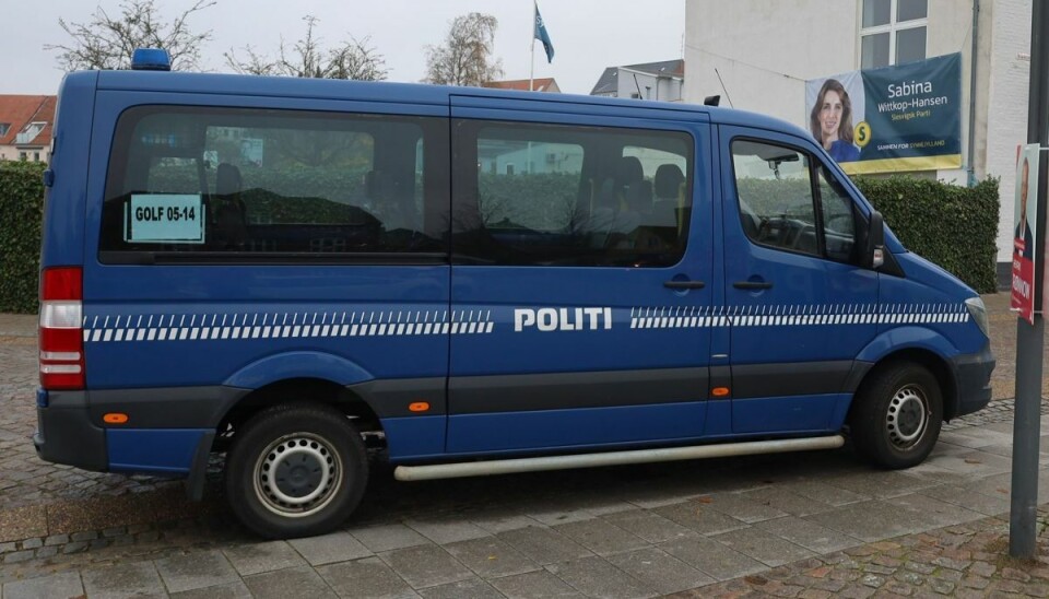 En mand er blevet anholdt efter en stor politiaktion. En mand er blevet anholdt efter en stor politiaktion.
