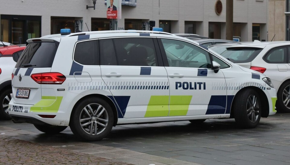 Manden udviste mistænkelig adfærd og var angiveligt maskeret. Manden udviste mistænkelig adfærd og var angiveligt maskeret.