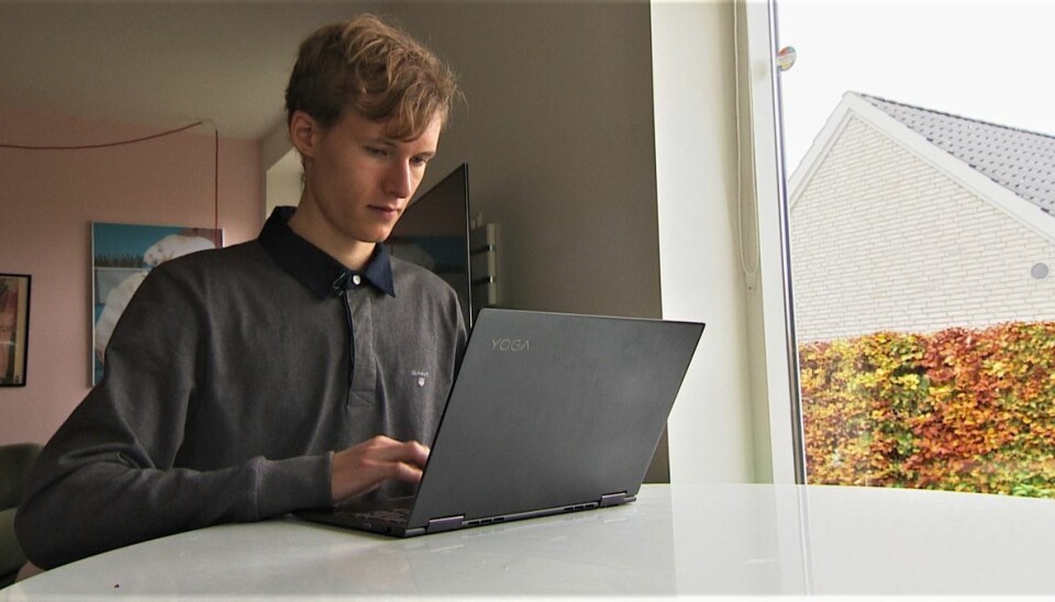 19-årige Otto Mortensen stiller op for Enhedslisten i Stevns Kommune. I starten af november fik en svindelmail ham til at blive væk fra valgdebat. 19-årige Otto Mortensen stiller op for Enhedslisten i Stevns Kommune. I starten af november fik en svindelmail ham til at blive væk fra valgdebat.
