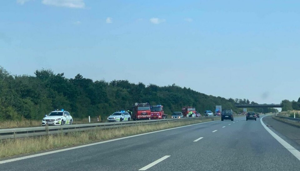 Flygtede fra politiet på motorvej og kørte galt Det var her på Esbjergmotorvejen mellem Holsted og Brørup det gik galt for den flygtende bilist. Foto: Presse-fotos.dk.