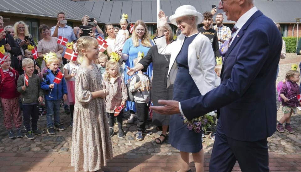 I Vejen siger den siddende borgmester Egon Fræhr (V) stop efter snart 20 år som borgmester. Her byder bykongen dronning Margrethe velkommen til Vejen i sommeren 2021. I Vejen siger den siddende borgmester Egon Fræhr (V) stop efter snart 20 år som borgmester. Her byder bykongen dronning Margrethe velkommen til Vejen i sommeren 2021.