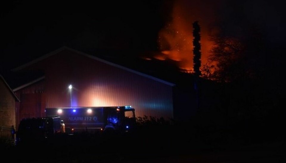 Brand og redning har besluttet, at lade skal brænde ned til grunden Brand og redning har besluttet, at lade skal brænde ned til grunden