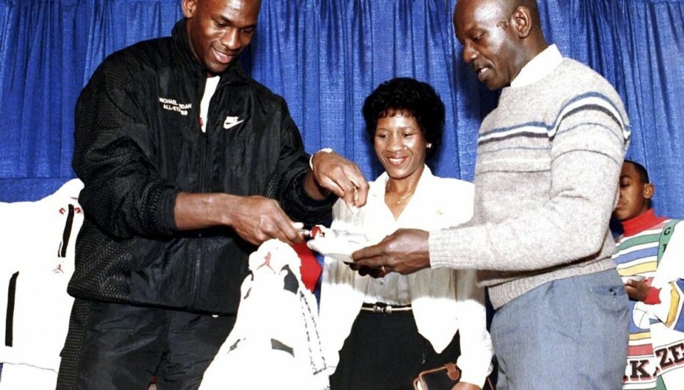 Morderen bliver prøveløsladt Michael Jordan (tv.) og hans far James (th.) var særdeles tætte. Foto: Scanpix