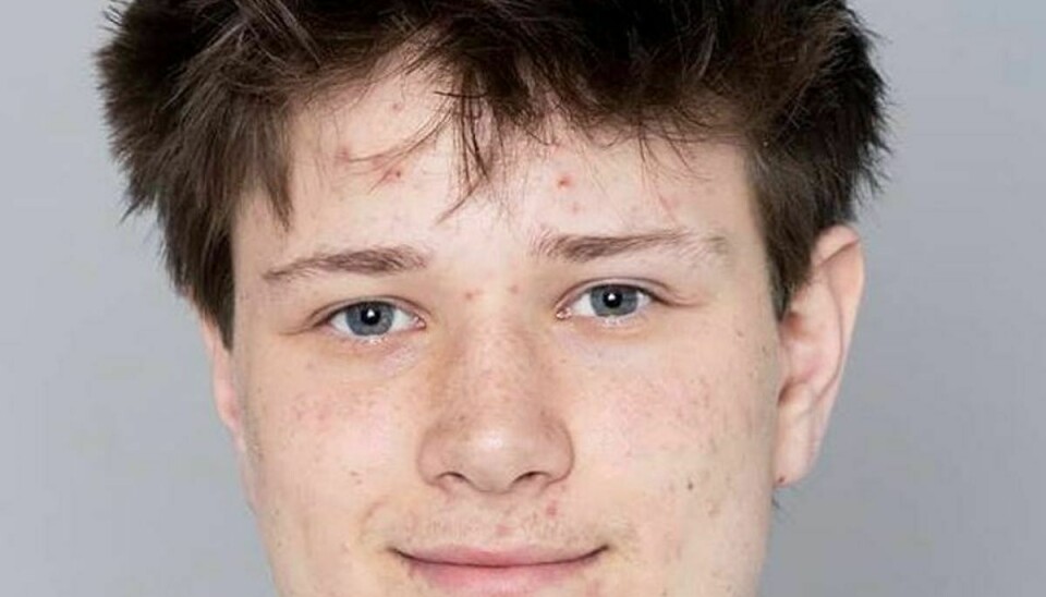 18-årige Mads Arberg blev dræbt i forbindelse med et knivstikkeri sent søndag aften. Den sigtede, som førte kniven, nægter sig skyldig i drab.