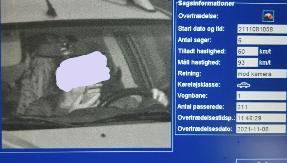 En bilist blev taget med telefonen i hånden. En bilist blev taget med telefonen i hånden.