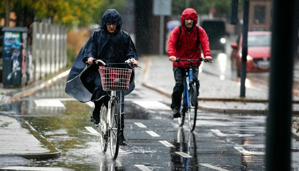 Det bliver en særdeles våd start på torsdagen, lyder vejrmeldingen fra Danmarks Meteorologiske Institut (DMI).