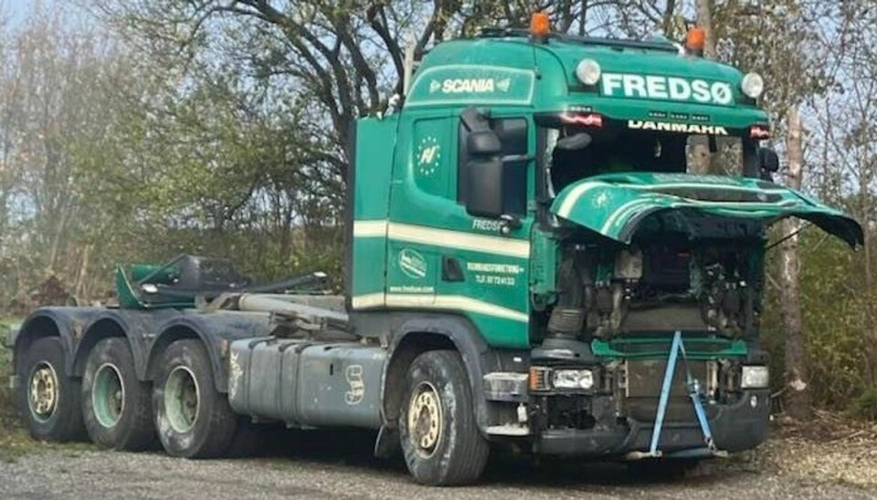Sådan ser lastbilen, der har været en tur i vandet, ud i dag. Sådan ser lastbilen, der har været en tur i vandet, ud i dag.