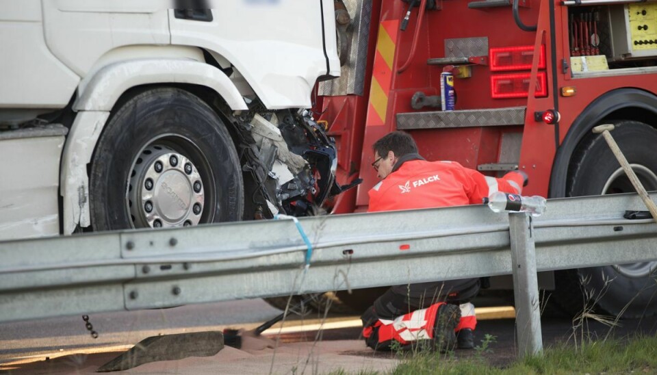 En lastbil er forulykket på E20 Fynske Motorvej.