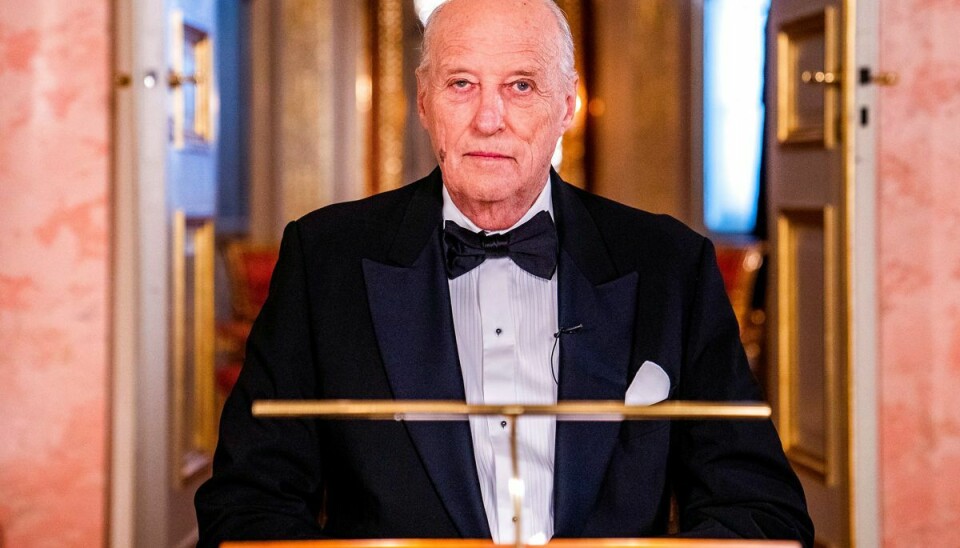 I en alder af 83 år har Norges konge fået en mobiltelefon. (Arkivfoto).