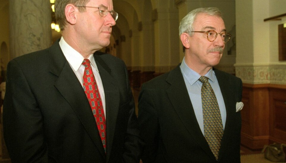 Uffe Ellemann-Jensen forsøgte ved folketingsvalgene i 1994 og 1998 at vippe Poul Nyrup Rasmussen (S) af pinden som Danmarks statsminister. Det var meget tæt på at lykkes for Ellemann-Jensen i 1998, men Nyrup endte med at beholde magten med et meget snævert flertal. Ellemann-Jensen stoppede derefter som Venstres formand. (Arkivfoto) Uffe Ellemann-Jensen forsøgte ved folketingsvalgene i 1994 og 1998 at vippe Poul Nyrup Rasmussen (S) af pinden som Danmarks statsminister. Det var meget tæt på at lykkes for Ellemann-Jensen i 1998, men Nyrup endte med at beholde magten med et meget snævert flertal. Ellemann-Jensen stoppede derefter som Venstres formand. (Arkivfoto)