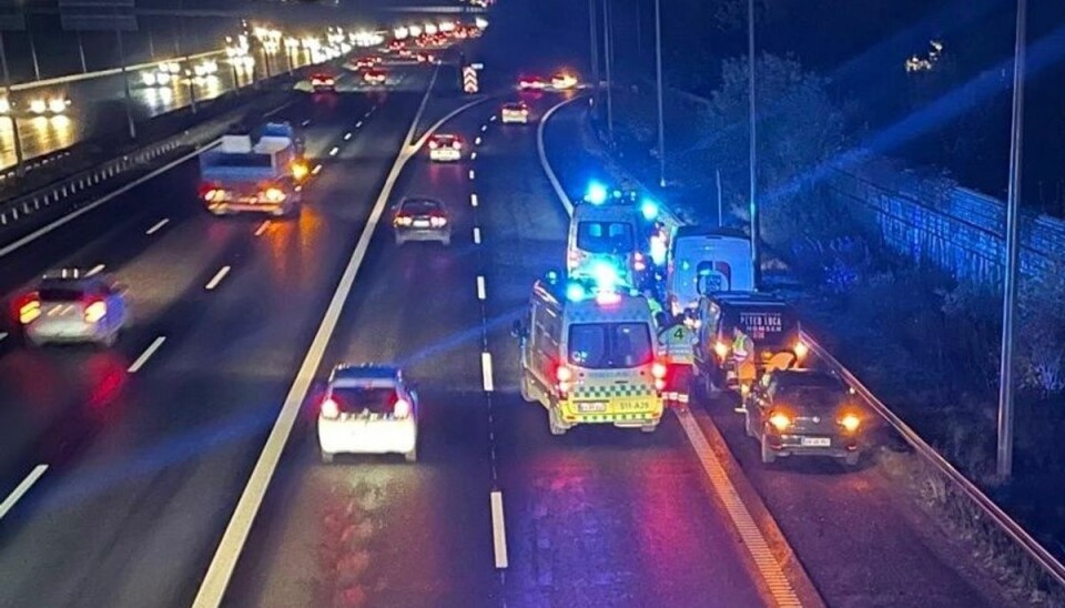 Et uheld skaber lang kø på motorvejen. Et uheld skaber lang kø på motorvejen.