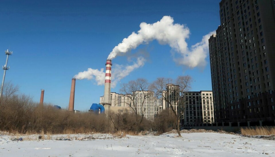 Et kulfyret varmekompleks i Kina, som er verdens største forurener. Beijing fastslår torsdag, at landets CO2- udledning skal begynde at falde inden 2030.