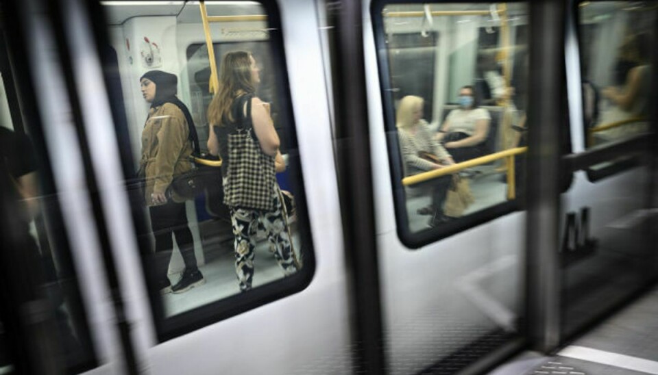 Metrokunder har sprøjtet ineffektiv håndsprit på hænderne. (Arkivfoto) Foto: Philip Davali/Scanpix