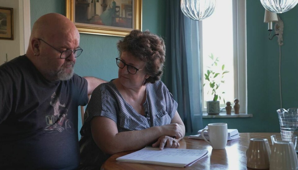 Erik og Helle Nielsen er frustrerede over, at hans demensudredning nu bliver trukket i langdrag.