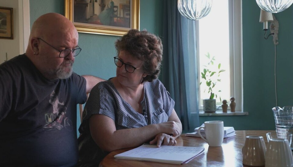 Erik og Helle Nielsen er frustrerede over, at hans demensudredning nu bliver trukket i langdrag. Erik og Helle Nielsen er frustrerede over, at hans demensudredning nu bliver trukket i langdrag.