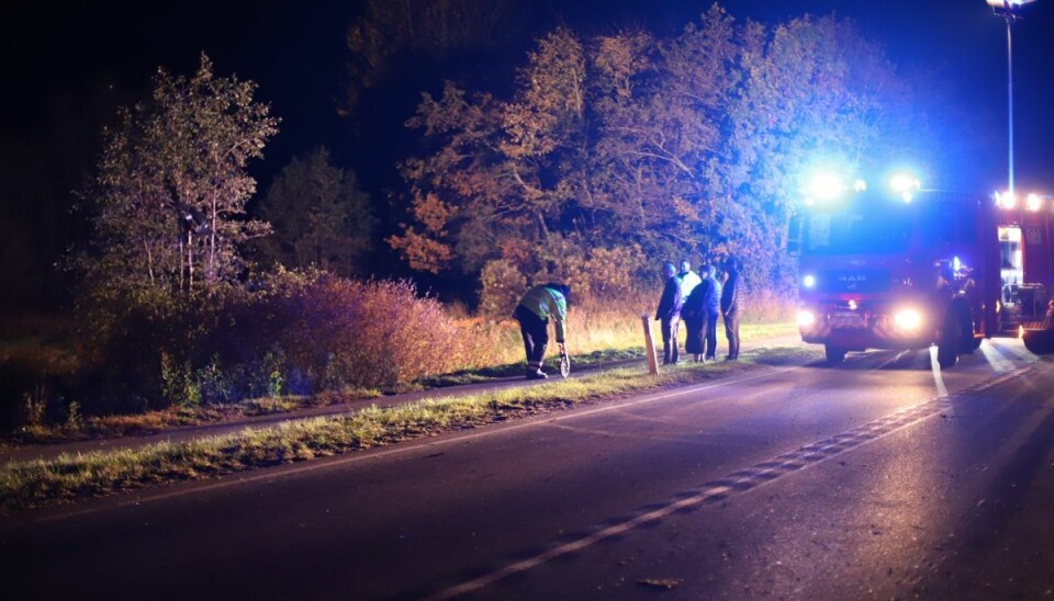Der befandt sig fem personer i bilen. Der befandt sig fem personer i bilen.