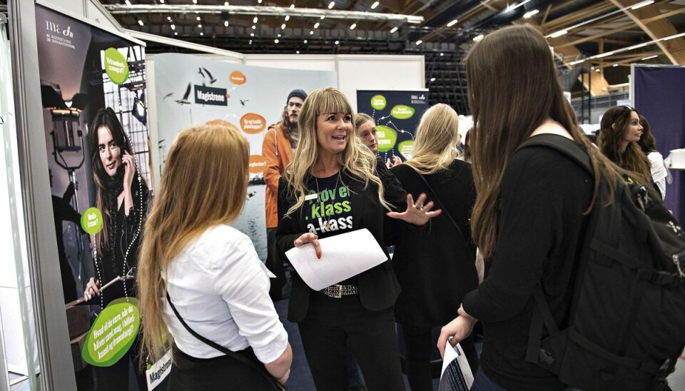 Vil trække udenlandsk arbejdskraft til En jobmesse skal trække svensk arbejdskraft til Danmark. Billedet er fra en jobmesse i Aalborg