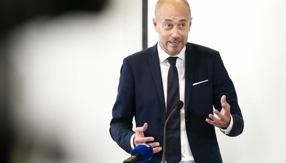 - Det er ikke sådan, at jeg siger, at hvis vi ikke når 90 procent (vaccinerede på 12 år og ældre, red.), så er der nedlukning. Det er overhovedet ikke det, som jeg siger. Vores mål er 90 procent: Det har det været hele tiden, og det er det stadigvæk, siger Magnus Heunicke. - Det er ikke sådan, at jeg siger, at hvis vi ikke når 90 procent (vaccinerede på 12 år og ældre, red.), så er der nedlukning. Det er overhovedet ikke det, som jeg siger. Vores mål er 90 procent: Det har det været hele tiden, og det er det stadigvæk, siger Magnus Heunicke.