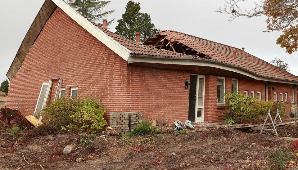 Onsdag kollapsede et hus på grund af den seneste tids massive regn. Onsdag kollapsede et hus på grund af den seneste tids massive regn.