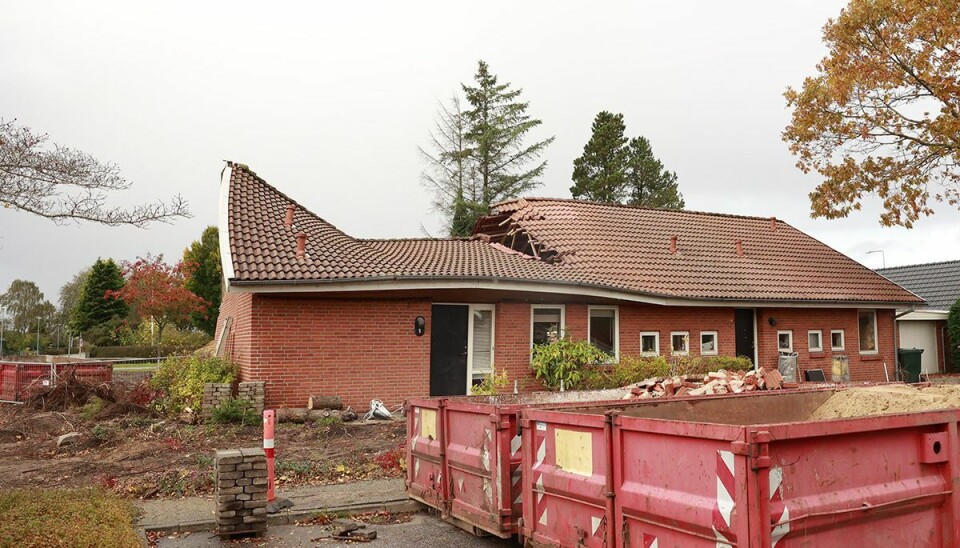 Onsdag kollapsede et hus på grund af den seneste tids massive regn. Onsdag kollapsede et hus på grund af den seneste tids massive regn.