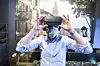 Flere techgiganter har forsøgt sig med linser og virtual reality-briller. Men faktisk bør det være muligt at springe øjnene og briller over og sende billeder direkte ind i synsnerven, vurderer ingeniør. Han peger på, at vi allerede nu har teknologi, som kan omgå øret og sende lyd direkte ind i hørenerven. (Arkivfoto).
