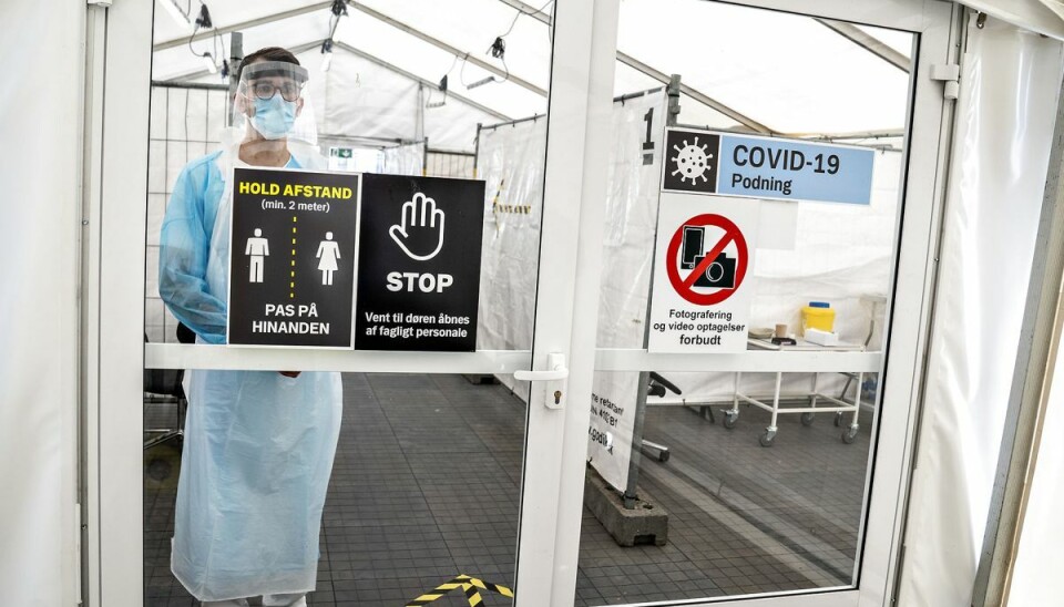 Der er i øjeblikket kapacitet til at foretage 100.000 PCR-test om dagen på landsplan. Det seneste døgn blev omkring 80 procent af den kapacitet brugt. (Arkivfoto) Der er i øjeblikket kapacitet til at foretage 100.000 PCR-test om dagen på landsplan. Det seneste døgn blev omkring 80 procent af den kapacitet brugt. (Arkivfoto)
