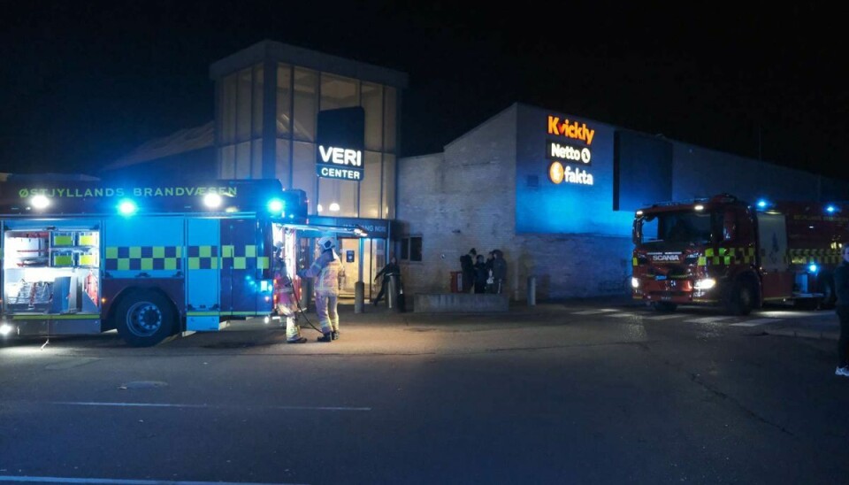 Der udbrød brand på et toilet i Veri Centeret i Risskov torsdag aften. Branden er formentlig påsat.