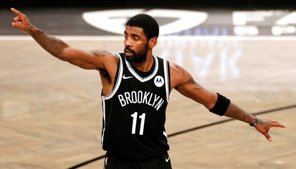 Kyrie Irving var Brooklyn Nets' mest scorende spiller i grundspillet i den forgangne sæson. Holdet fra New York tabte i anden runde af slutspillet til de senere mestre fra Milwaukee Bucks. (Arkivfoto) Kyrie Irving var Brooklyn Nets' mest scorende spiller i grundspillet i den forgangne sæson. Holdet fra New York tabte i anden runde af slutspillet til de senere mestre fra Milwaukee Bucks. (Arkivfoto)