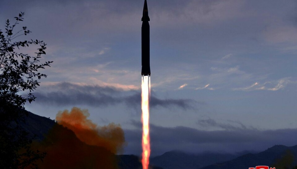 I slutningen af september affyrede Nordkorea angiveligt dette hypersoniske Hwasong-8-missil.