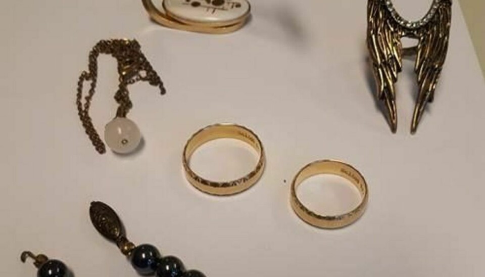 De to ringe var ikke de eneste smykker, politiet fandt.