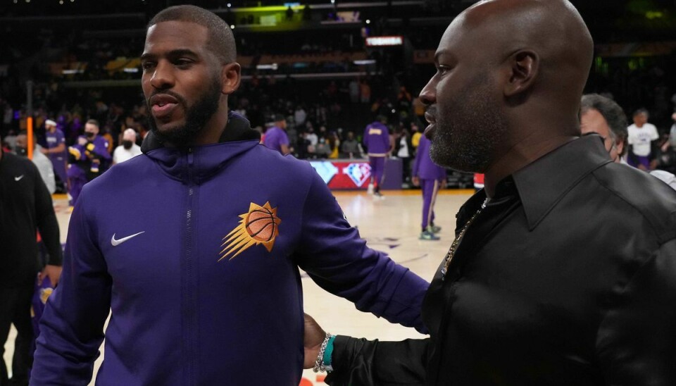 Chris Paul er den første spiller i NBA, der har scoret mere end 20.000 point og lavet mere end 10.000 assists. Chris Paul er den første spiller i NBA, der har scoret mere end 20.000 point og lavet mere end 10.000 assists.