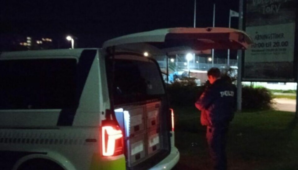 Politiet efterforsker en sag, hvor en 14-årig dreng blev truet med pistol i Fyrreparken i Vollsmose. Politiet efterforsker en sag, hvor en 14-årig dreng blev truet med pistol i Fyrreparken i Vollsmose.