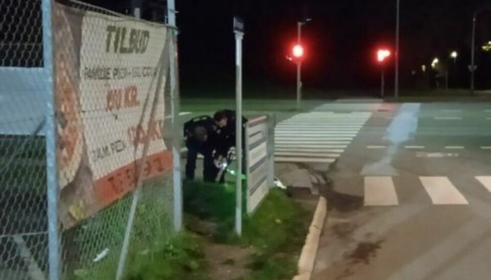 Politiet sikrer spor i sagen. Der er endnu ingen anholdte. Politiet sikrer spor i sagen. Der er endnu ingen anholdte.
